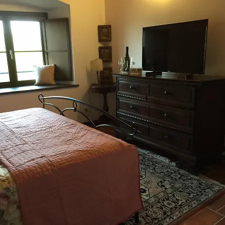 Il Castello Di Valverde La Dimora Bed & Breakfast 3*