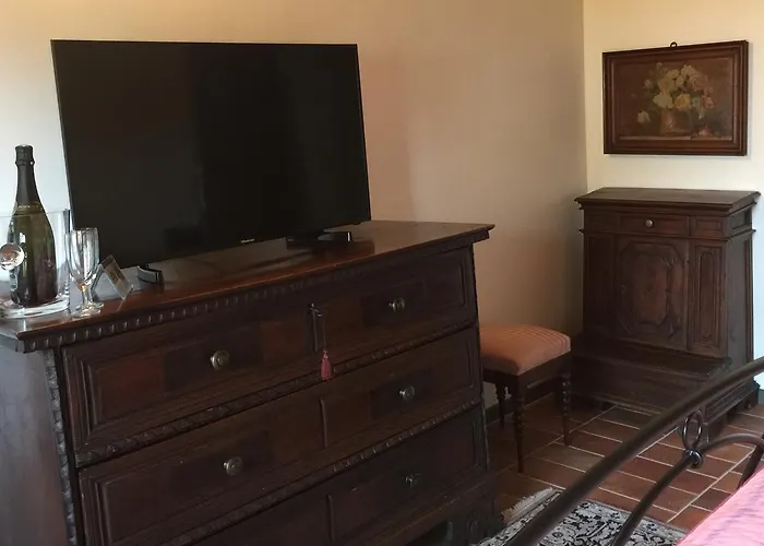 Il Castello Di Valverde Bed & Breakfast