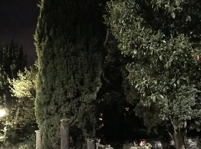 Il Castello Di Valverde Bed & Breakfast 2*